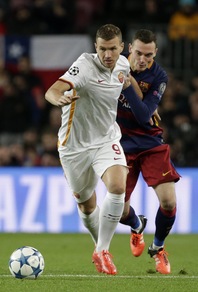 Calciomercato, Roma-Vermaelen: corsa contro il tempo