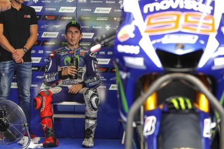 MotoGp, Lorenzo: «Voglio sfidare Stoner nel 2016»