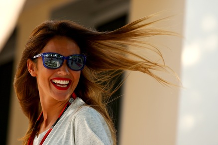 F1, con Alonso la bella Lara illumina il paddock