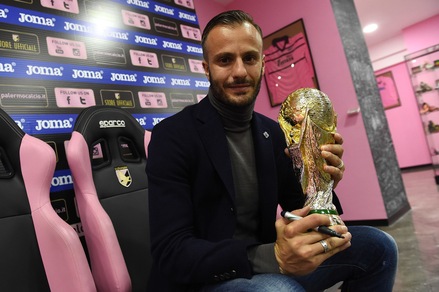 Gilardino porta la Coppa del mondo a Palermo