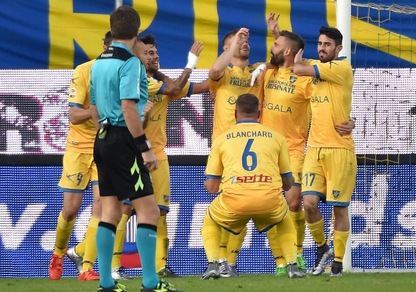 Risultati Serie A: Frosinone-Verona 3-2, Chievo-Udinese 2-3, Genoa-Carpi 1-2