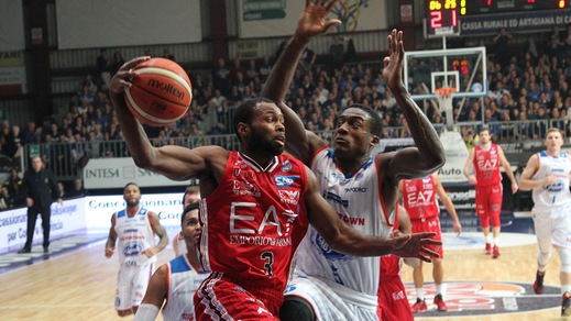 Milano è cinica, Lafayette piega Cantù