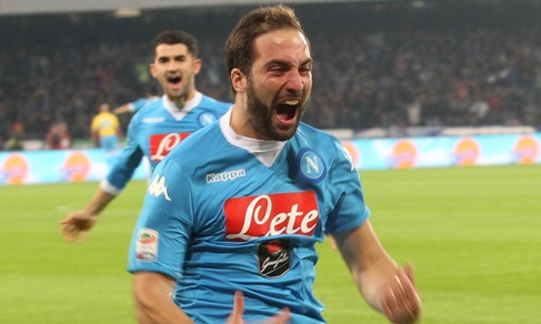 Serie A, Napoli-Inter 2-1: che spettacolo Higuain