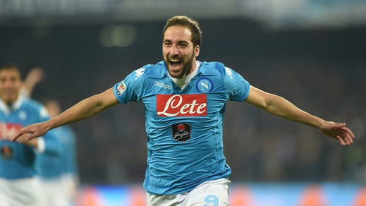 Serie A, Napoli-Inter 2-1: favoloso Higuain, azzurri in testa