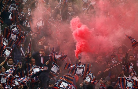 Milan-Crotone, che spettacolo l'invasione pacifica dei tifosi rossoblù!