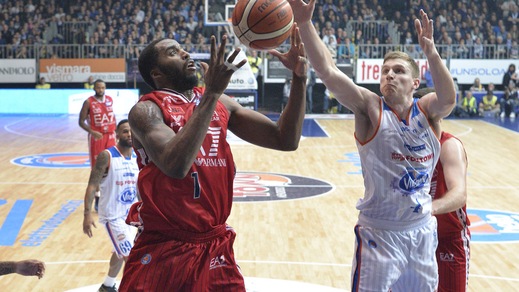 Milano sfida Hackett, out Gentile e Spanoulis