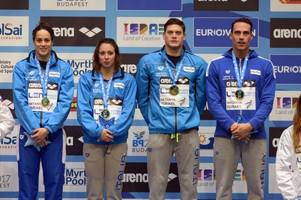 Nuoto, Europei: medaglia d'oro per la staffetta mista azzurra