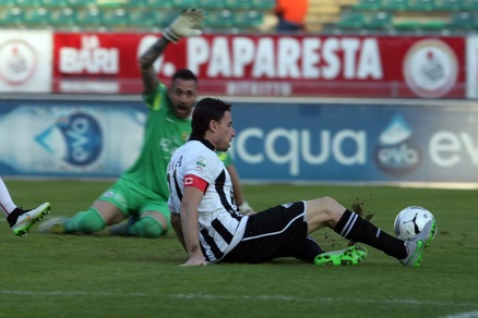 Bari-Ascoli 3-0: i pugliesi volano al secondo posto