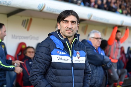 Serie B, risultati 16ª giornata: Crotone in testa, volano Bari e Novara