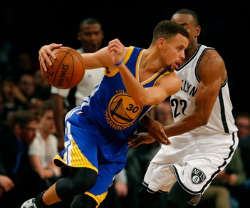 Nba, Curry inarrestabile e Golden State fa 22: anche Toronto ko