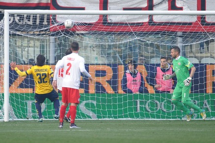 Modena-Bari 2-1, muro gialloblù