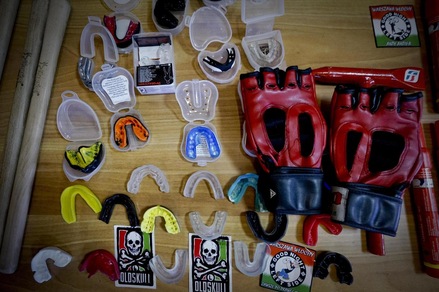 Napoli-Legia Versavia, ecco l'arsenale dei tifosi polacchi sequestrato dalla polizia