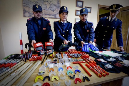 Europa League Napoli-Legia: tafferugli all'arrivo dei tifosi polacchi fuori dal San Paolo