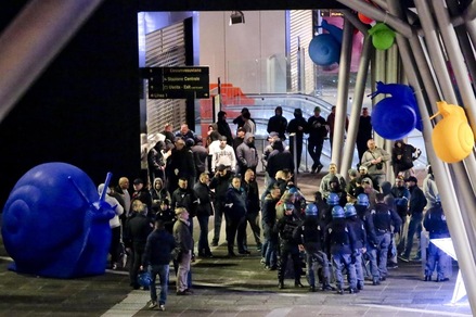Napoli-Legia Varsavia, notte di scontri tra tifosi azzurri e polacchi