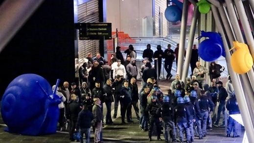 Napoli-Legia Varsavia, notte di scontri tra tifosi azzurri e polacchi