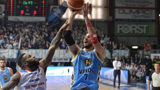 Cremona, e sono sette: Heslip non basta a Cantù