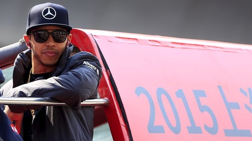 F1 Mercedes, Hamilton cantante: «Al lavoro sul mio album»