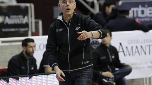 Roma ospita Latina, Caja è senza Meini