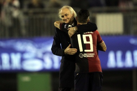 Serie B, il Cagliari batte il Bari: è a -1 dalla vetta