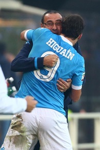 Higuain sorprende Sarri: segna e va ad abbracciarlo