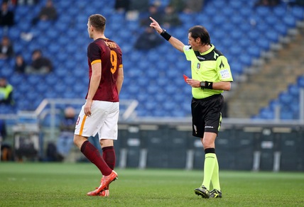 Roma, Dzeko: «Mi scuso per l'espulsione. Ora uniti per vincere!»