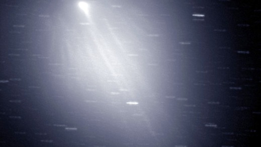 Cometa e luna piena in cielo a Natale