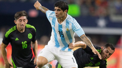 Calciomercato, Milan su Banega: sfida alla Juve