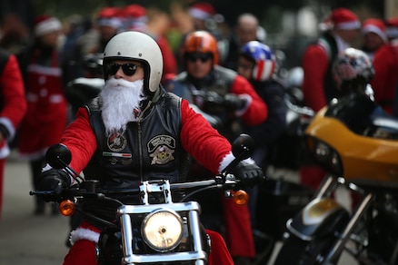 "La Banda dei Babbi Natale" in Harley-Davidson all'Umberto I