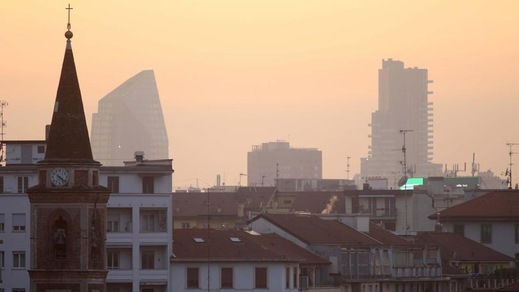 Smog su Milano, blocco auto per tre giorni