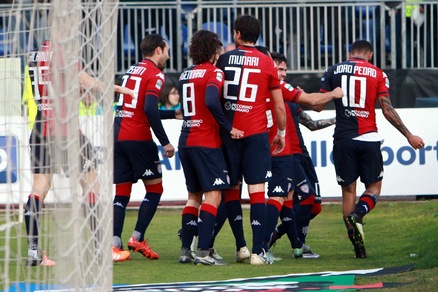 Cagliari e Crotone, fuga da Serie A. Colpaccio Avellino, Bari ko