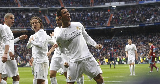 Real Madrid-Real Sociedad 3-1: Benitez salvo ma fischiato