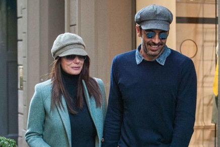 Buffon e Ilaria D'Amico, tanto di cappello! Che look a Milano