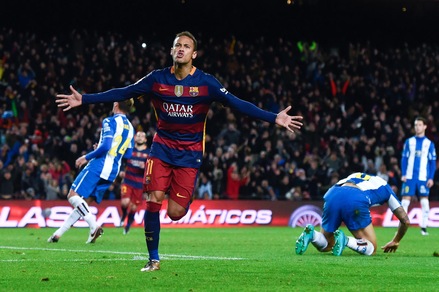 Calciomercato, Dani Alves: «Barcellona, sei pazzo se non rinnovi Neymar»