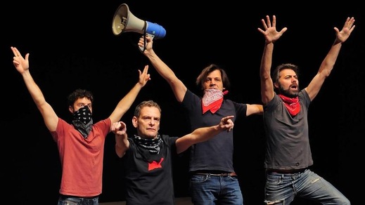 Gli ultras arrivano anche in teatro