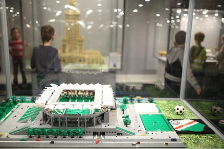 Calcio estero, Lewandowski e lo stadio del Legia Varsavia fatti con i Lego