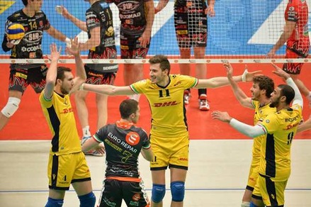 Volley: Coppa Italia, è Modena la prima finalista
