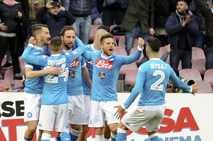 Serie A, Napoli-Carpi 1-0, Higuain conserva il +2 sulla Juve