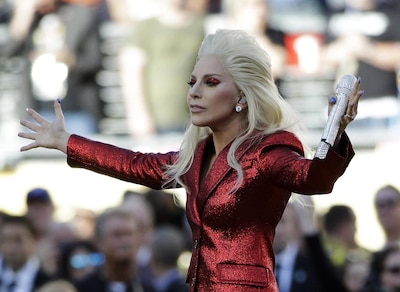 Super Bowl, Lady Gaga canta l'inno americano