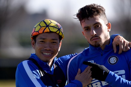 Inter, Nagatomo e Telles in posa in allenamento