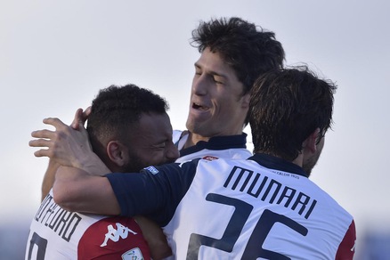 Serie B, Latina-Cagliari 1-3: Rastelli ancora in testa