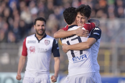 Serie B: tris esterno del Cagliari, pari per il Crotone