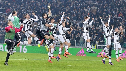 Corriere dello Sport-Stadio in edicola: sorpasso della Juve. Napoli a testa alta