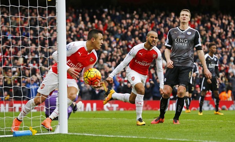 Premier League: Arsenal-Leicester 2-1, Aston Villa-Liverpool 0-6