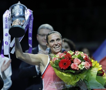 Tennis, la Vinci regina di San Pietroburgo: la Bencic ko in finale