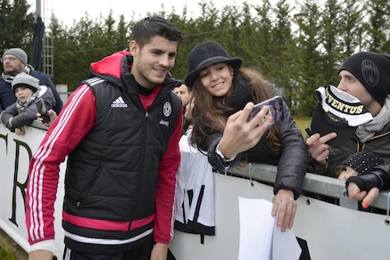 Juventus, allenamento a porte aperte: l'abbraccio dei tifosi bianconeri