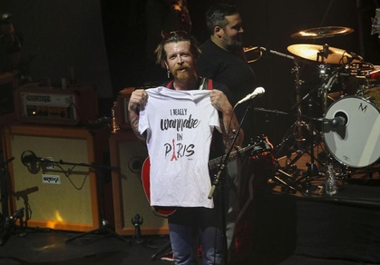 Parigi, gli Eagles of Death Metal tornano a suonare
