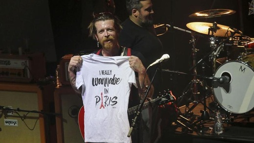 Parigi, gli Eagles of Death Metal tornano a suonare