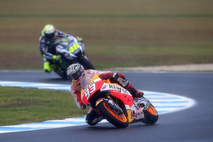 Test MotoGp: Marquez chiude al comando, Rossi è quinto. Petrucci, frattura alla mano