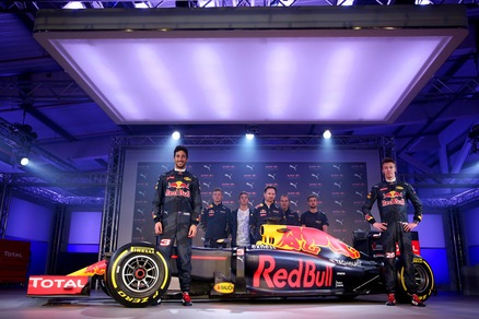 Formula 1: presentata a Londra la nuova livrea della Red Bull