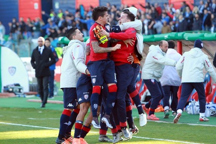 Serie B Cagliari-Pescara 2-1: Torreira illude, poi Farias e autogol Lapadula